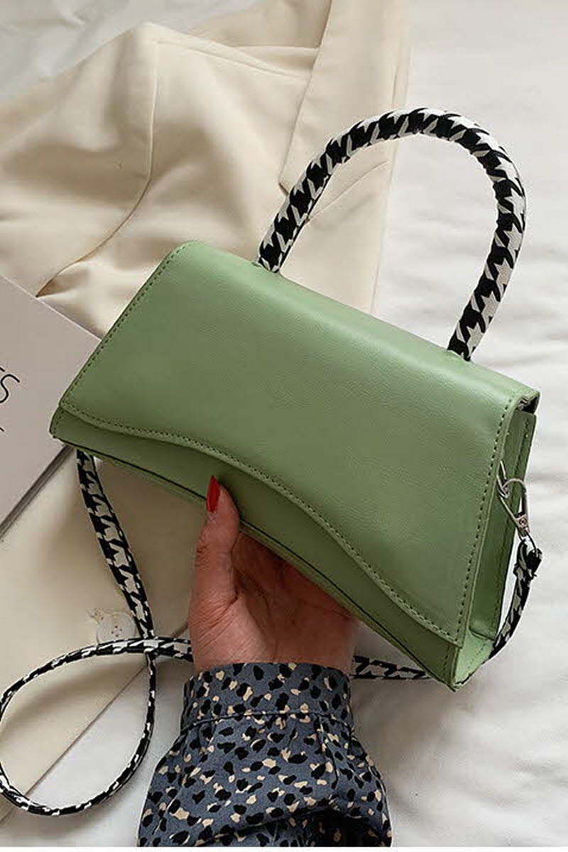 ONE SHOULDER MESSENGER SMALL SQUARE BAG