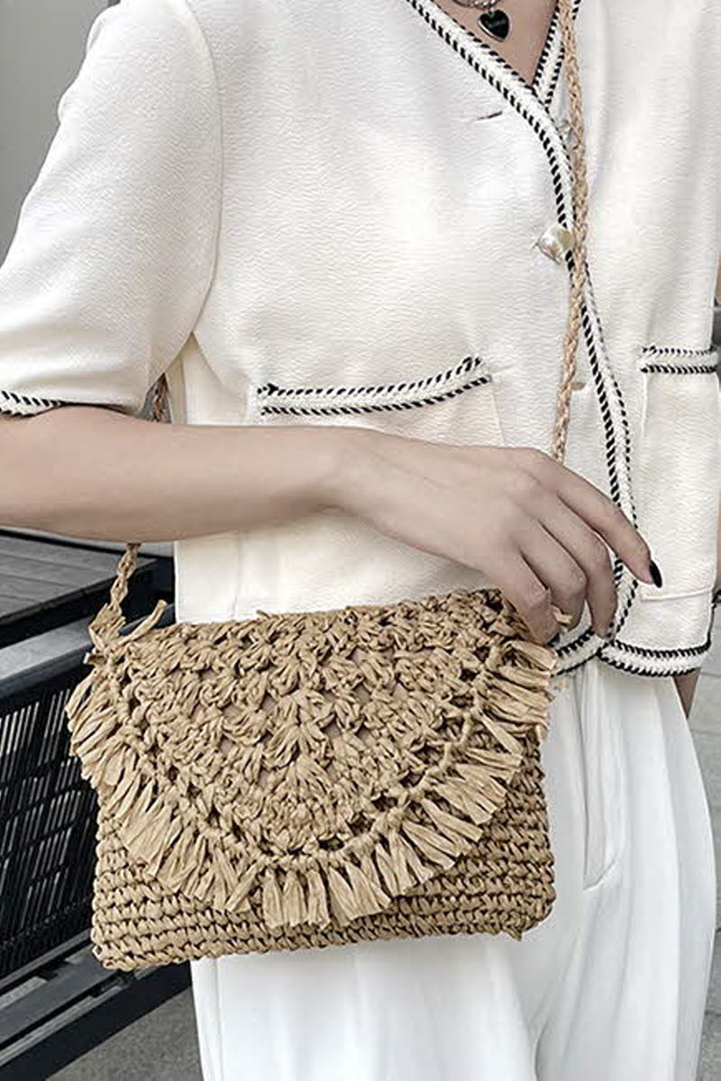 STRAW WOVEN TASSEL DECORATIVE SHOULDER BAG