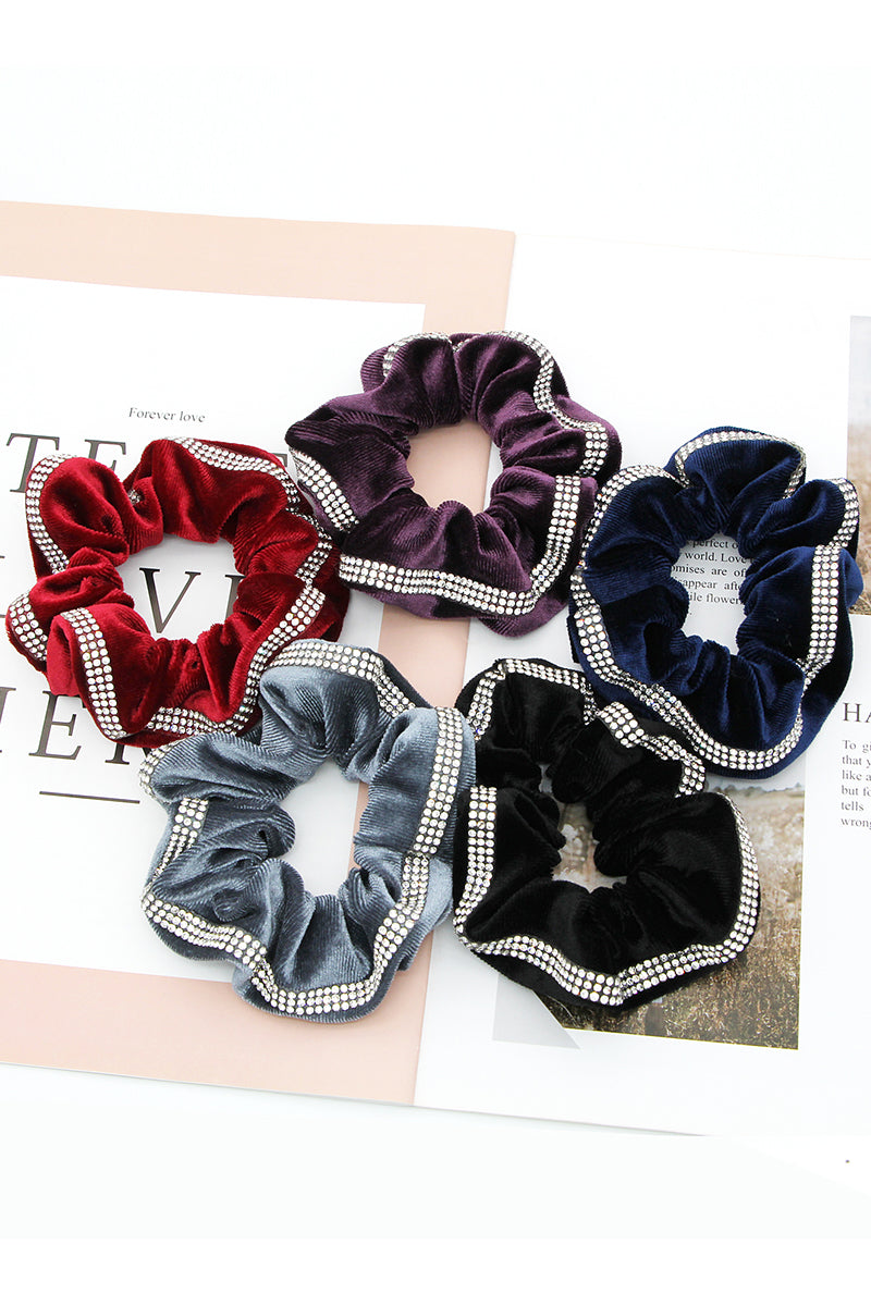 SOLID COLOR VELVET SCRUNCHIE