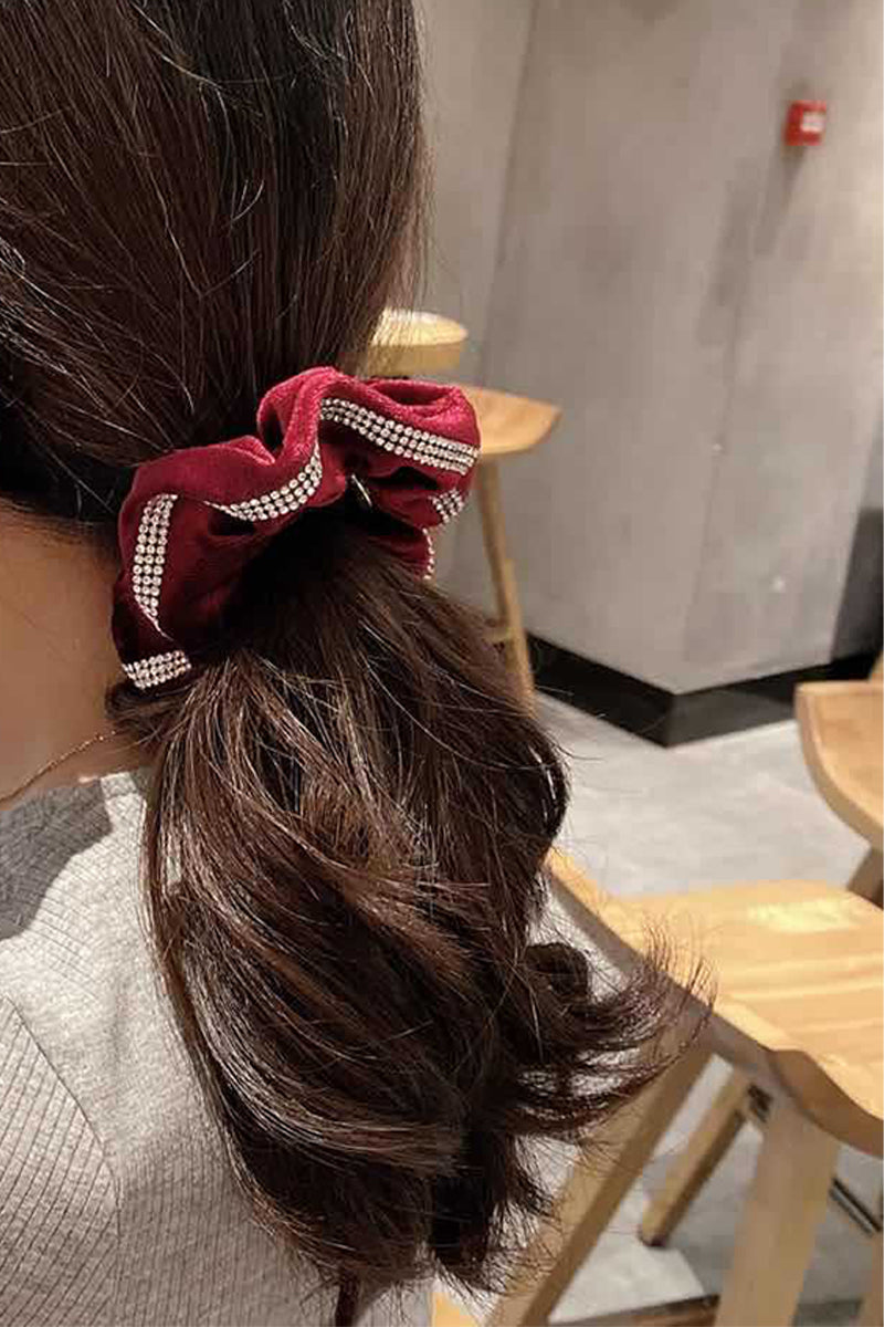 SOLID COLOR VELVET SCRUNCHIE