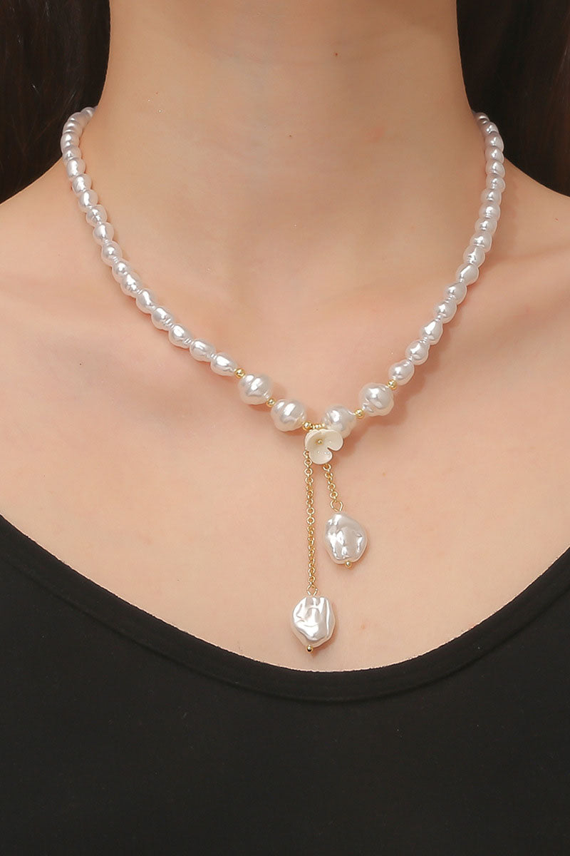 FAUX PEARL CHARM PENDANT NECKLACE