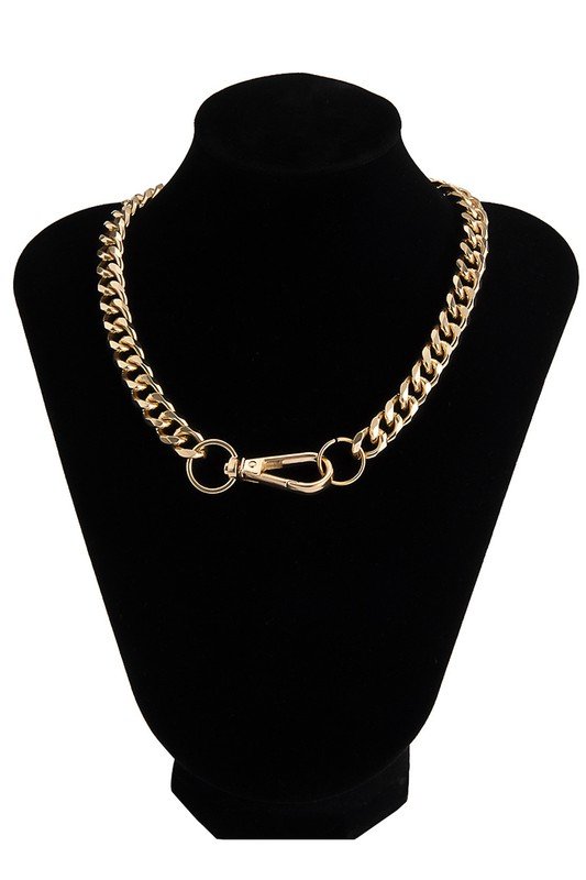 LARGE CLASP CLOSURE SHAPE PENDANT NECKLACE