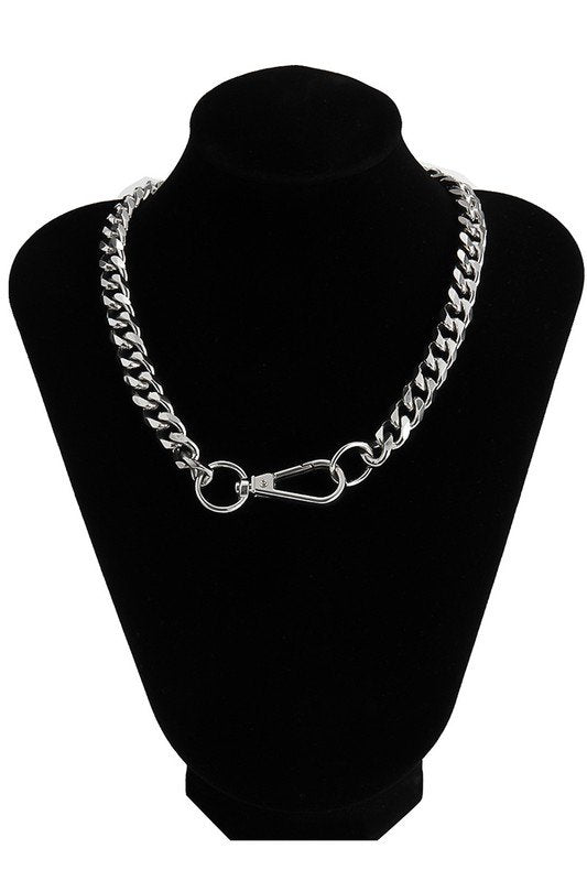 LARGE CLASP CLOSURE SHAPE PENDANT NECKLACE