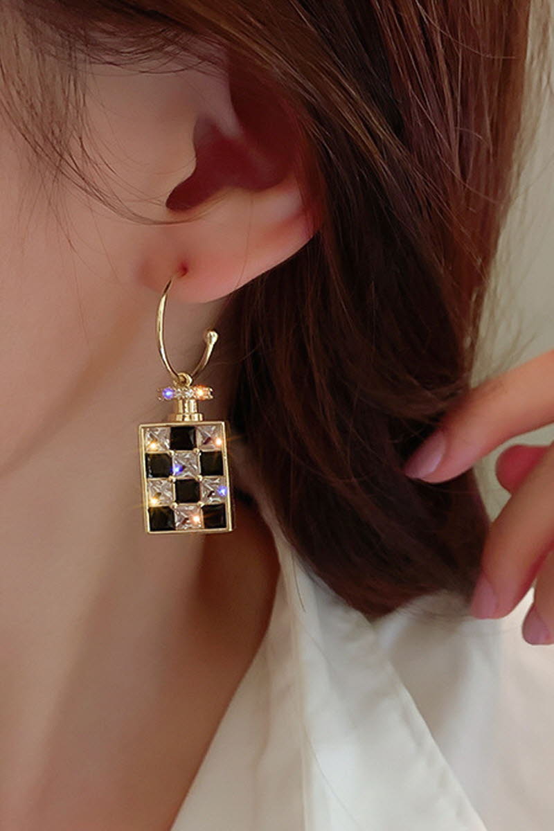 SILVER NEEDLE CHECKERBOARD EARRINGS