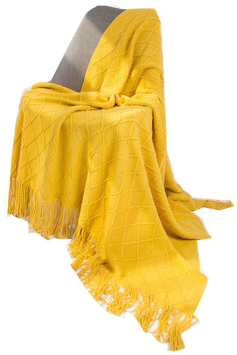 TASSEL DETAILED QUILTED COZY BLANKET
