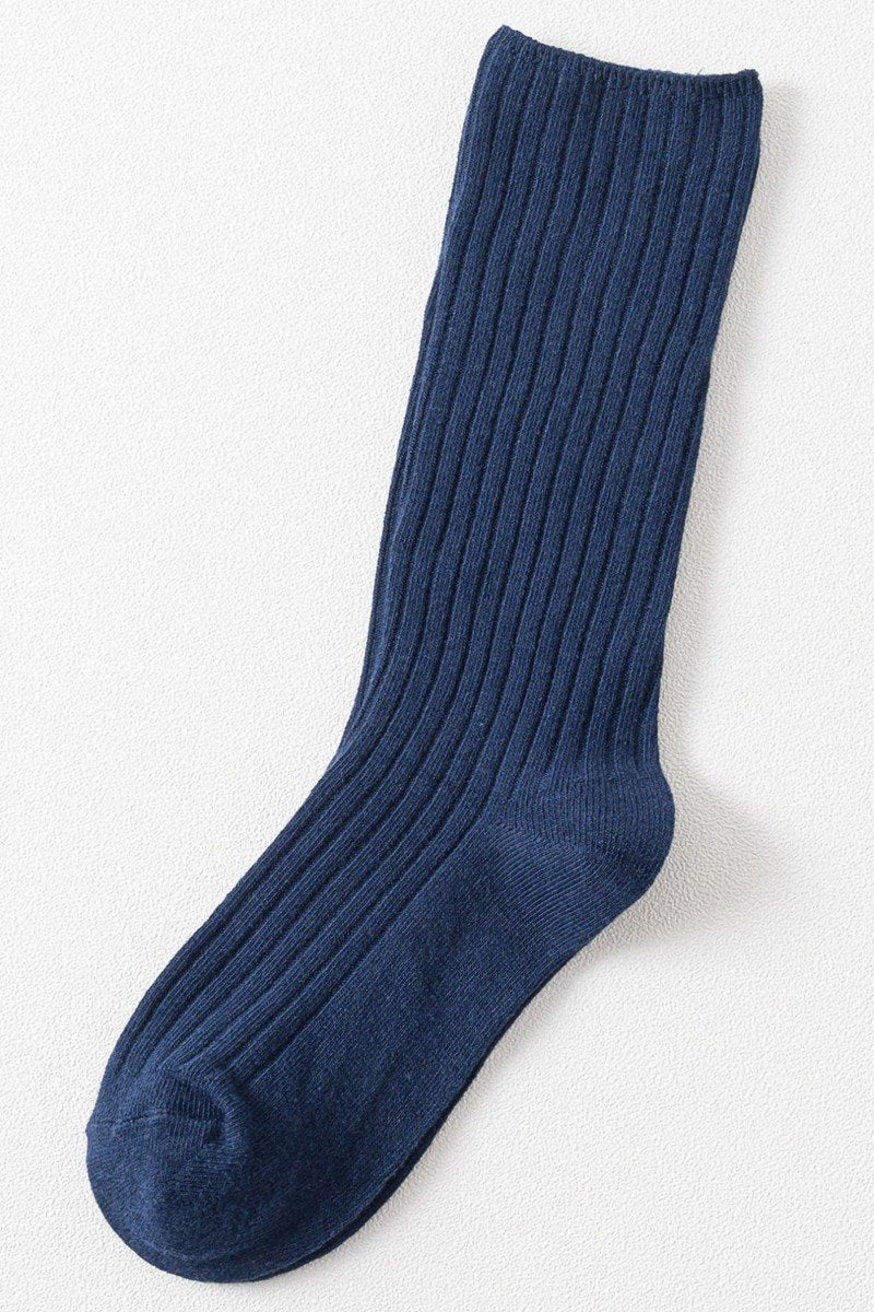 SOLID COLOR VERTICAL LINE SOCKS