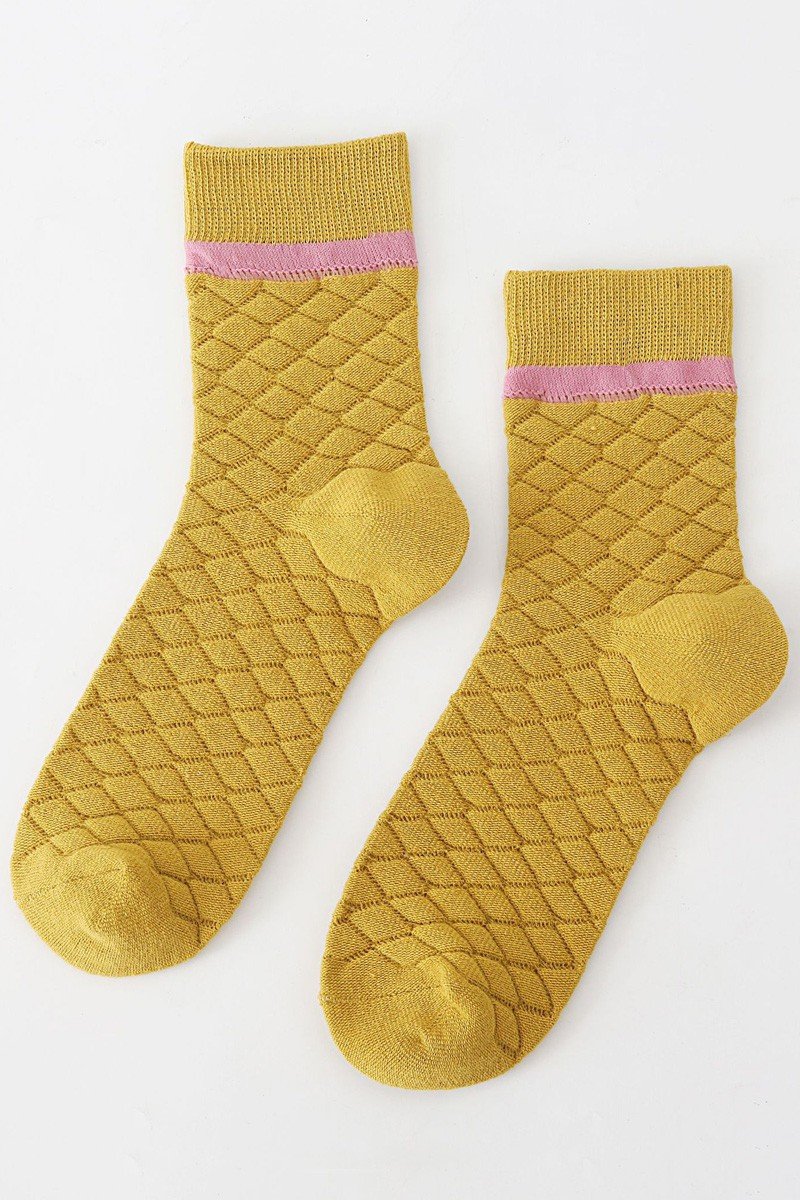 HOURGLASS QUILTED LINE COLOR CREW SOCKS