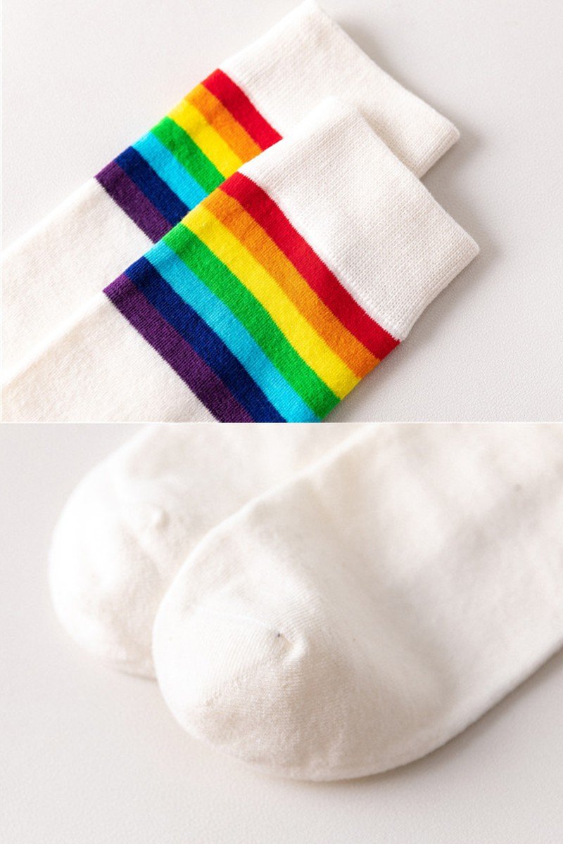 WOMEN’S RAINBOW LINE TRENDY KNEE SOCKS