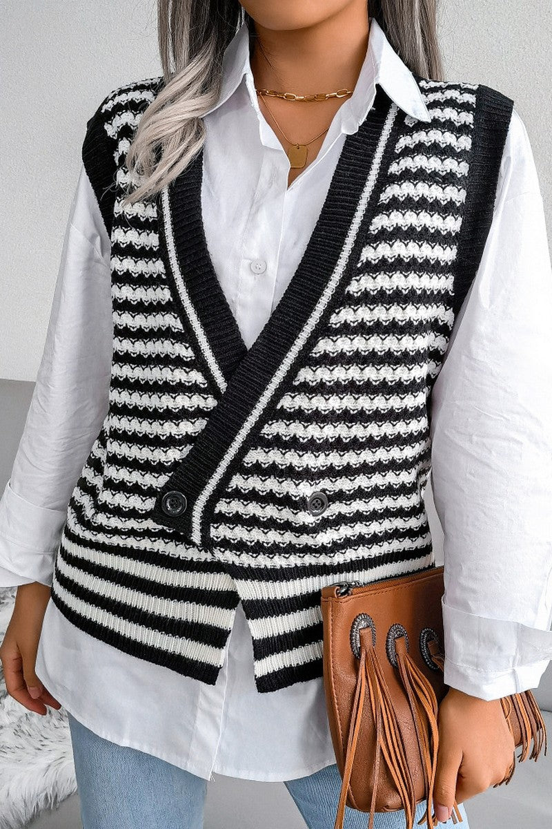 WOMEN CROSS BUTTON PATTERNED KNIT VEST