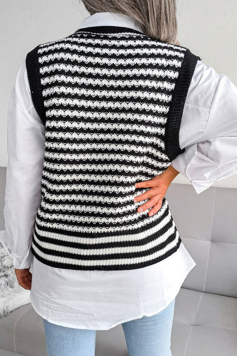 WOMEN CROSS BUTTON PATTERNED KNIT VEST