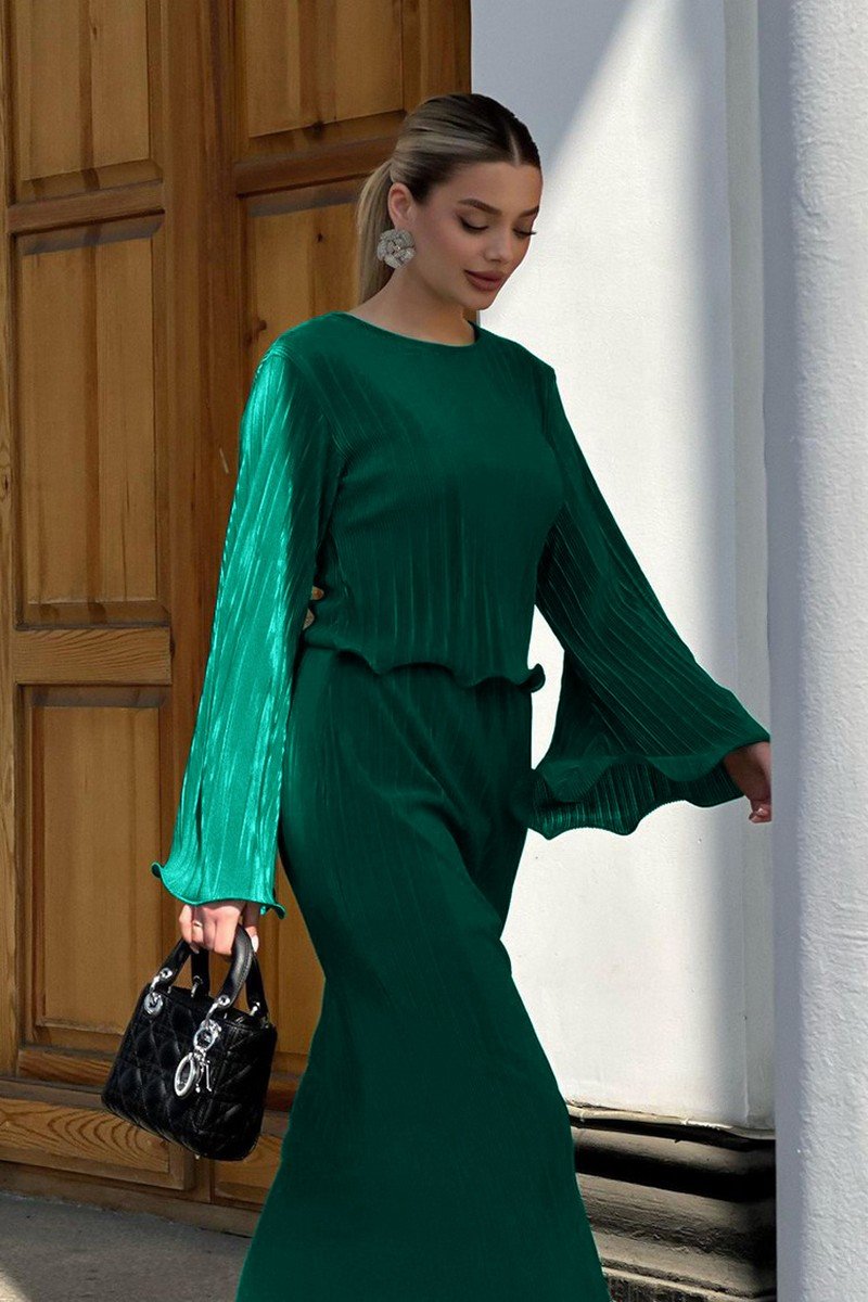 WOMEN PLEATED LONG SKIRT AND BELL SLEEVE TOP SET