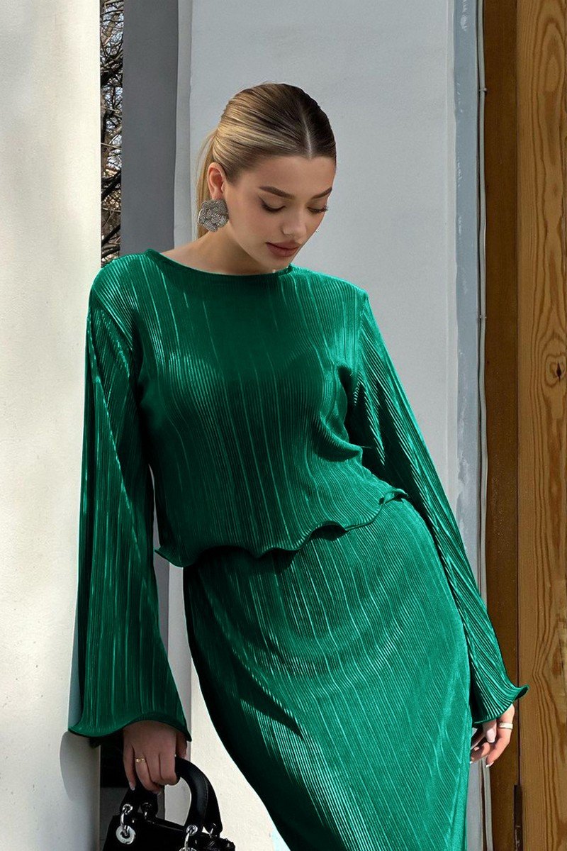 WOMEN PLEATED LONG SKIRT AND BELL SLEEVE TOP SET