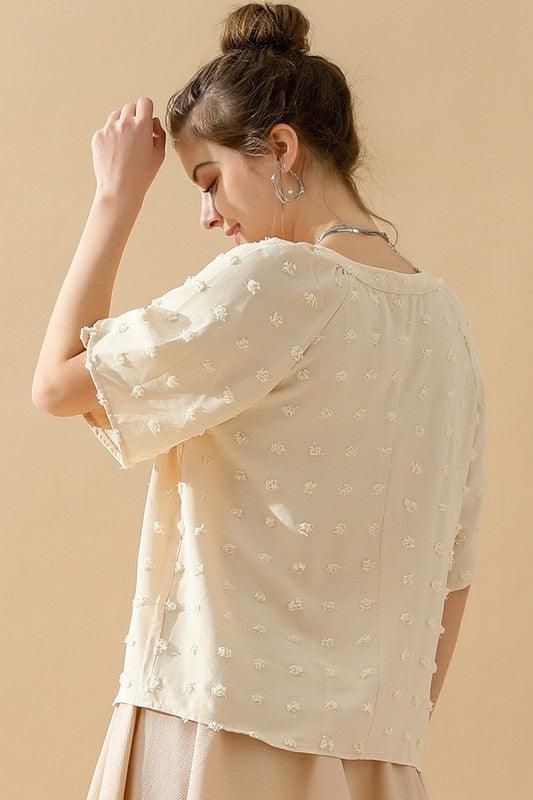 V NECK DOT DETAILED SHORT SLEEVE TOP - Doublju