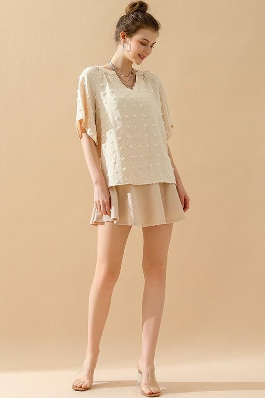 V NECK DOT DETAILED SHORT SLEEVE TOP - Doublju