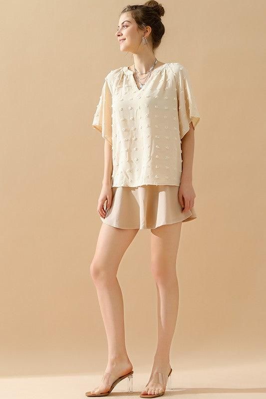 V NECK DOT DETAILED SHORT SLEEVE TOP - Doublju