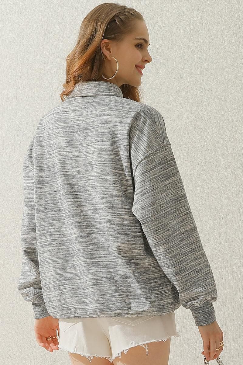 BOTTON COLLAR SWEATSHIRT WITH KANGAROO POCKET - Doublju