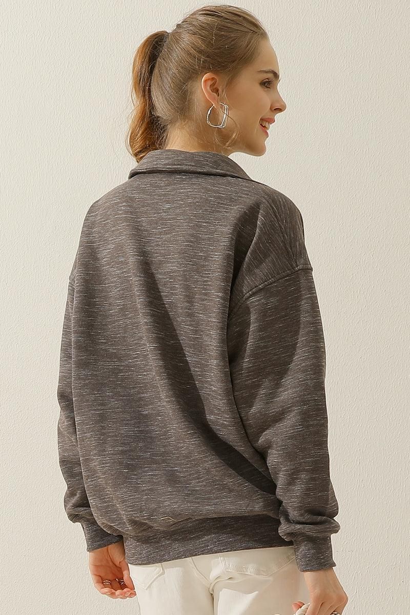 BOTTON COLLAR SWEATSHIRT WITH KANGAROO POCKET - Doublju