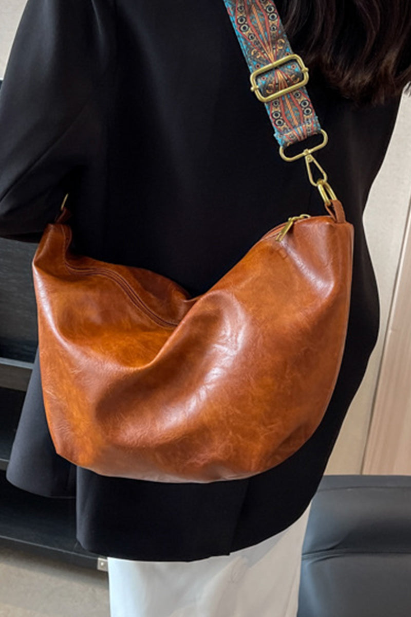 MINIMALIST HOBO BAG